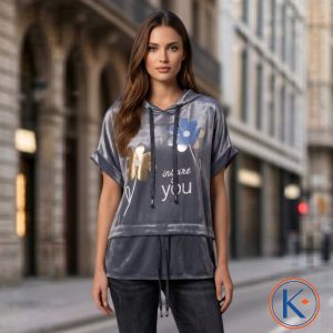 Camiseta brillo de mujer manga corta con capucha