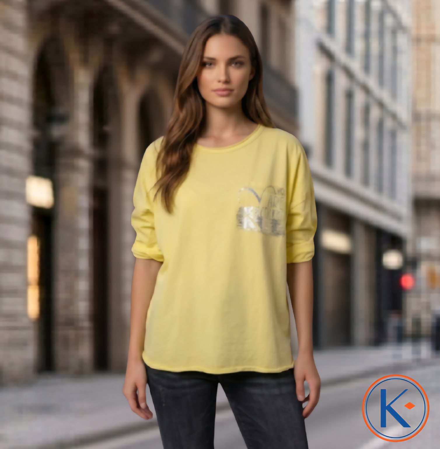 Camiseta mujer de manga larga con bolsillo delantero y detalle plateado