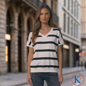 Camiseta de mujer con cuello pico y rayas