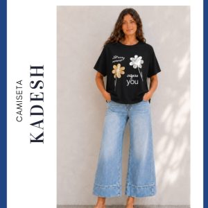 Camiseta oversize de mujer con margaritas